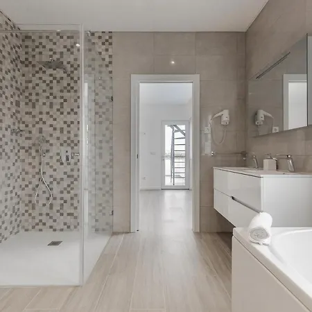 Chill House, Luxury With Jacuzzi And Private Swimming Pool *